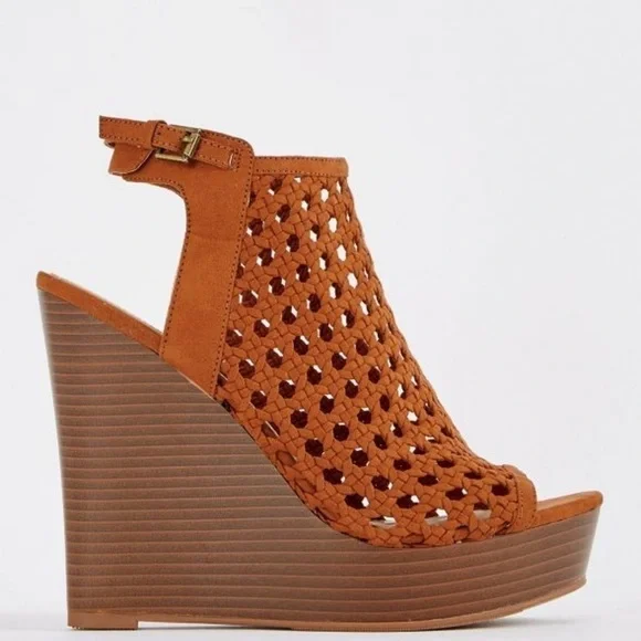 LAST CHANCE!! Get it before it’s GONE!! 👋❤️ Sandle Wedges - Picture 2 of 8